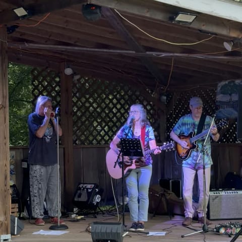Live Music: Kiz Carter Trio