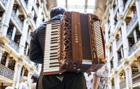 Live Music in the Orchard: Matty Metcalfe