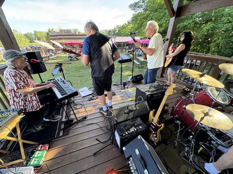 Saturday Night Special: Farmhouse Blues Band with Catch the Chef