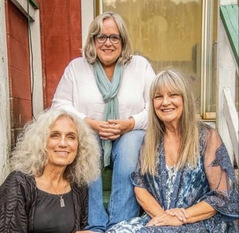 Live Music in the Orchard: The La Da Das